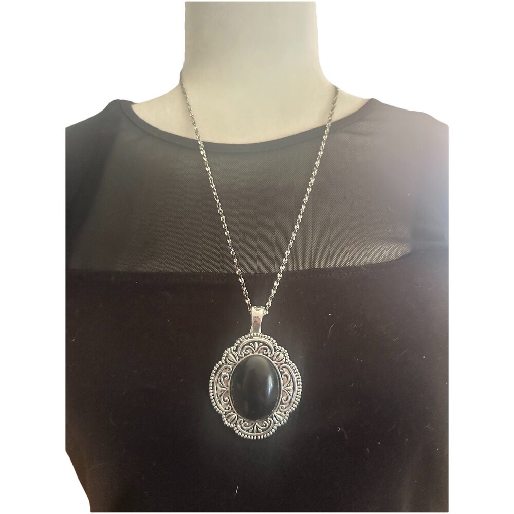 Vintage RMN Black Cabochon Pendant Necklace Lady Remington Chain